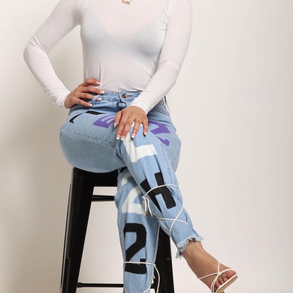 2022 JEANS FOR SELL . - Picture 3 of 4